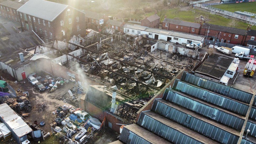 Ossett industrial estate fire destroys warehouse BBC News