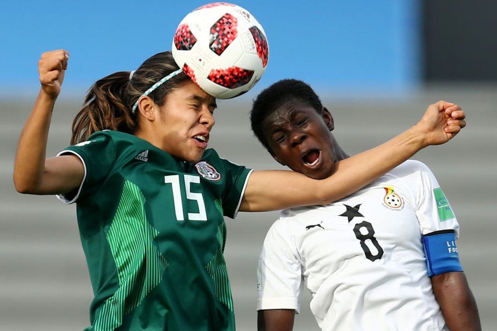 Julieta Peralta of Mexico wins a ball out of the air over Mukarama Abdulai of Ghana during the Fifa U-17 Women's World Cup Uruguay 2018 quarter final match between Ghana and Mexico at Estadio Charrua in Montevideo, Uruguay - 25 November 2018