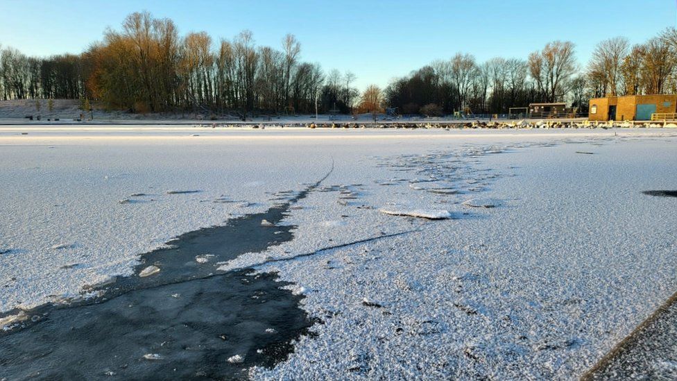 Frost and ice covering Killingworth Lake