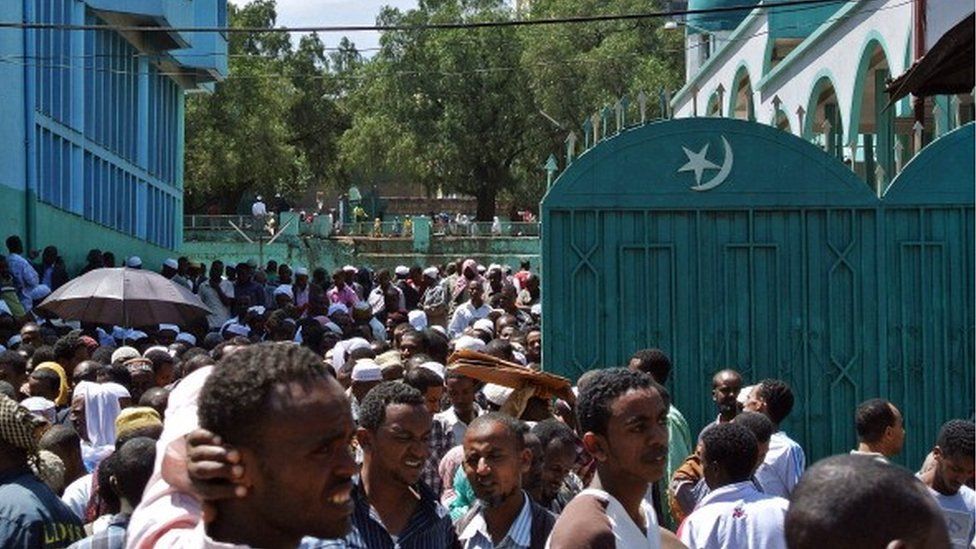 Muslim demonstrators gather outside Addis Ababa's Anwar mosque on 19 October 2012 to protest against the government interfering in religious affairs