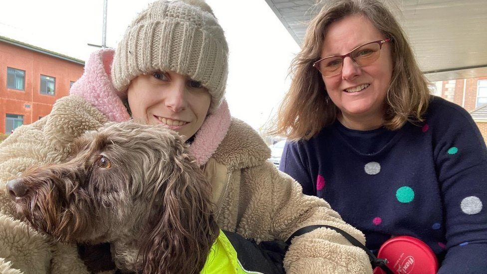 Molly Leonard, her mother and their dog when she was in hospital at the start of 2022