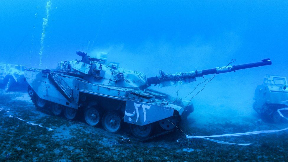 altavoz llamar vagón Jordan unveils underwater museum of military vehicles - BBC News