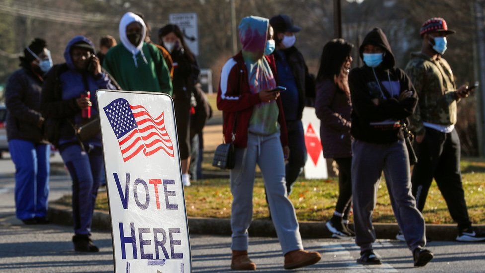 Image shows voters in the US