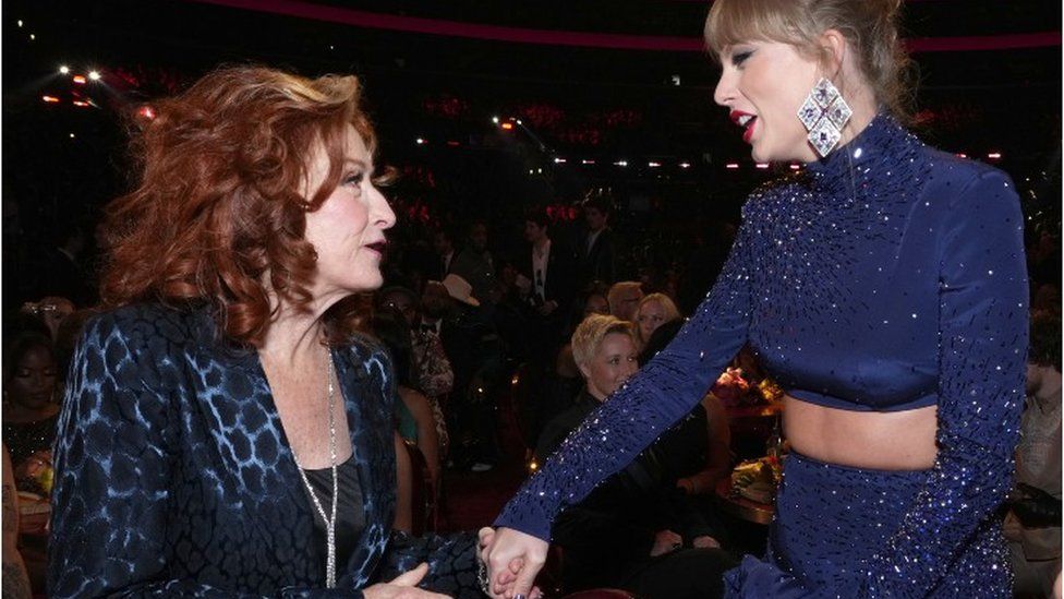 Bonnie Raitt with Taylor Swift