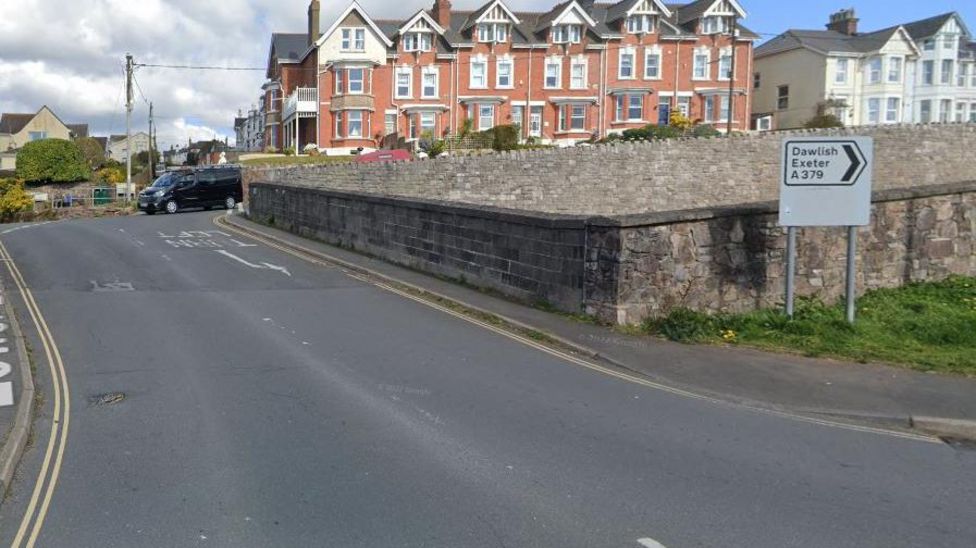 Teenagers in hospital after 'large-scale fight' in Teignmouth - BBC News