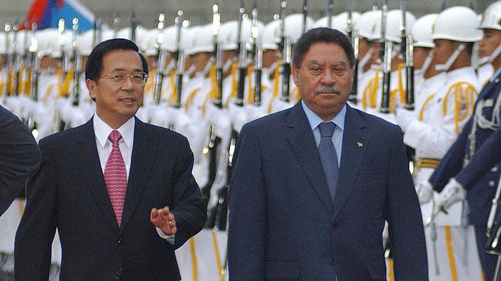 Sao Tome and Principe President Fradique Bandeira Melo de Menezes (R), accompanied by then Taiwan President Chen Shui-bian