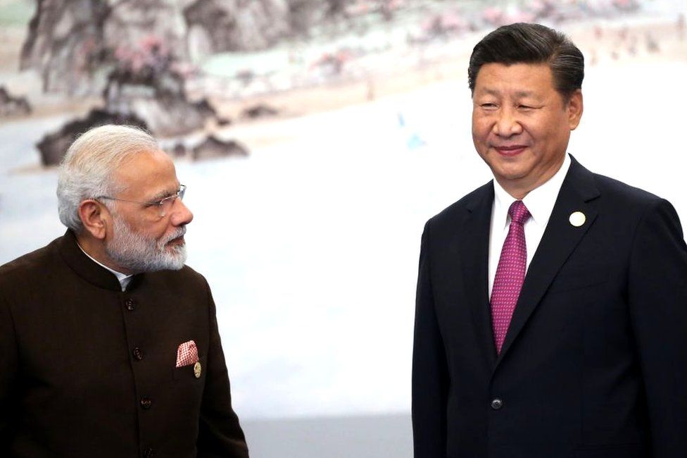 Indian Prime Minister Narendra Modi (L) with Chinese President Xi Jinping (R) prior to the dinner on September 4