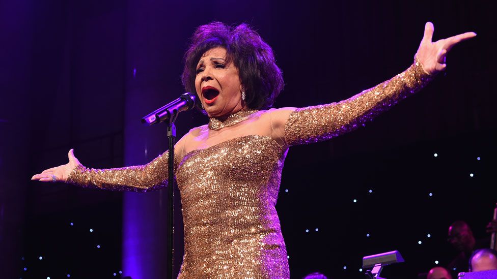 Dame Shirley Bassey freedom honour in hometown Cardiff BBC News