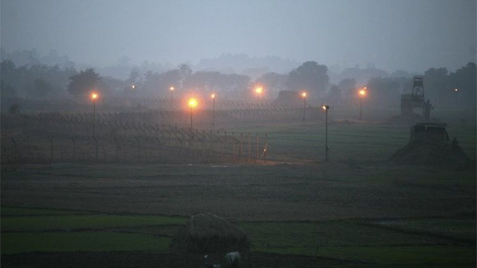 Indian security posts (R) are seen along the border between India and Pakistan in Suchetgarh, southwest of Jammu, January 6, 2013.