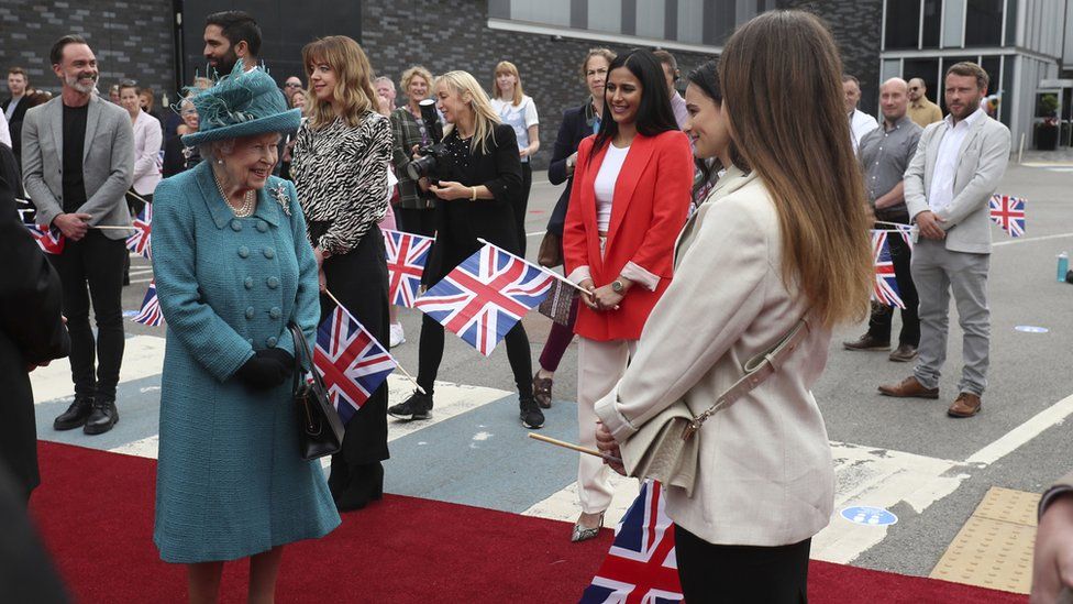 The Queen visit Corrie