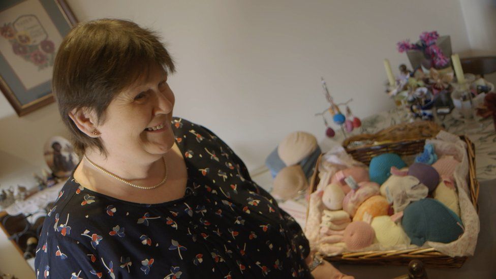 Sharon Simpson started knitting prosthetic breasts after she was diagnosed with cancer
