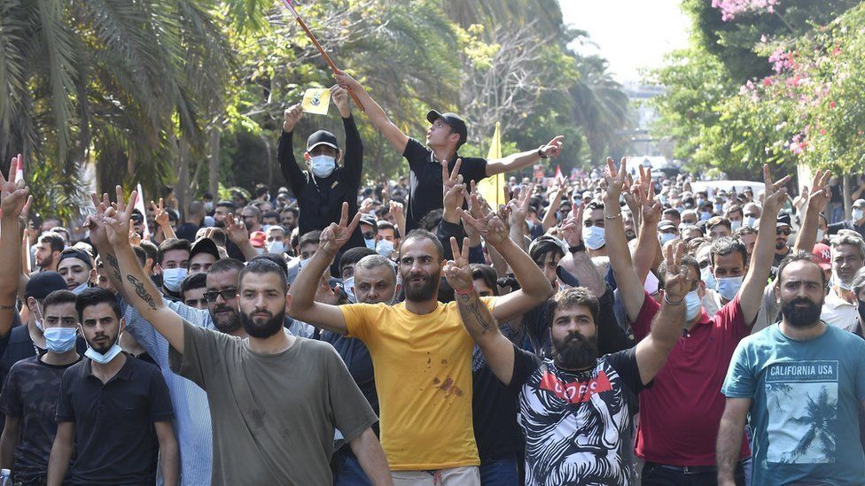 Supporters of Hezbollah and members of the Shiite Amal Movement march to the Beirut Palace of Justice