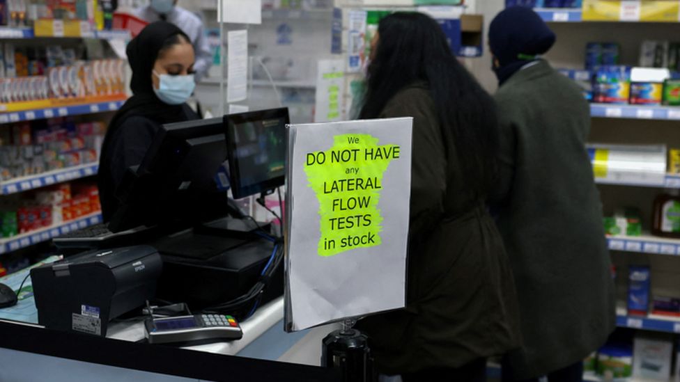 Covid-19: Calls to give NHS staff priority access to lateral flow tests - BBC News