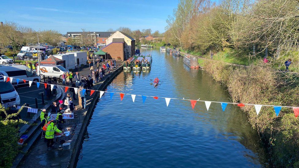 Devizes to Westminster nonstop canoe race celebrates 75th anniversary