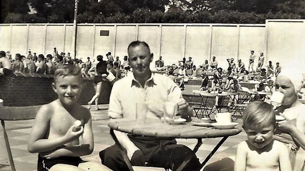 A family enjoying a day out at Broomhill Lido, Ipswich in 1948