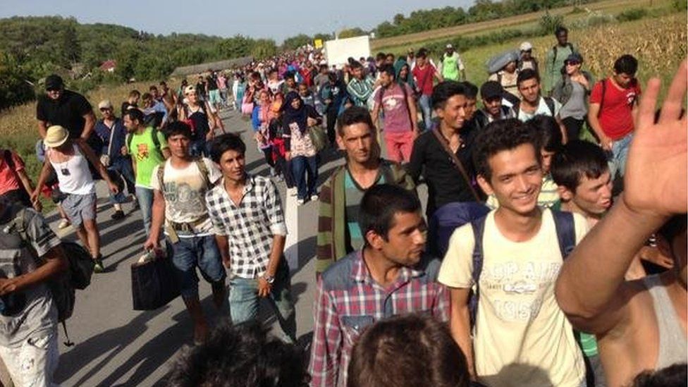 Migrants who have pushed through the police line on Croatia border at Bezdan (17 September 2015)