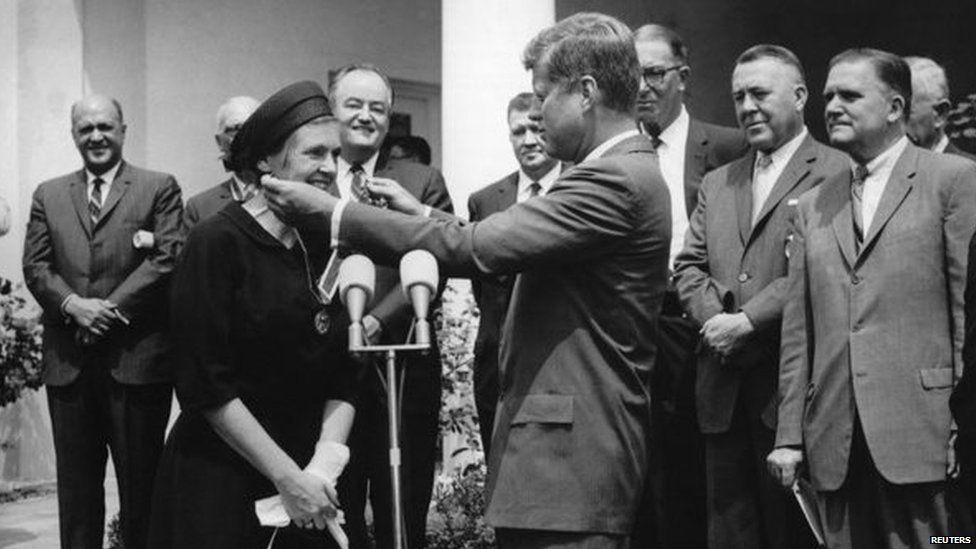 Dr Kelsey received a presidential award from John F Kennedy in 1962