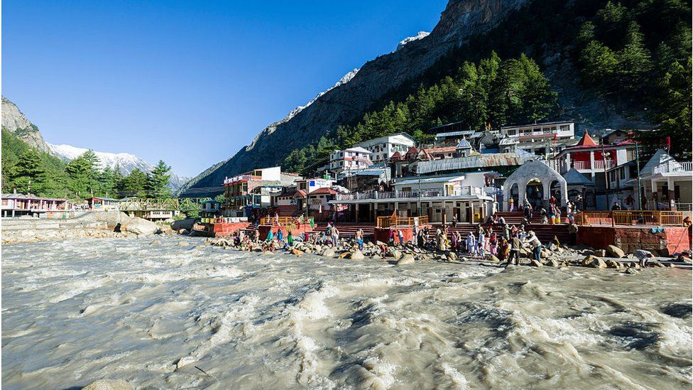 The very important pilgrimage place for Hindus and Buddhists is located at the young river Ganges and part of the Chota Char Dham.