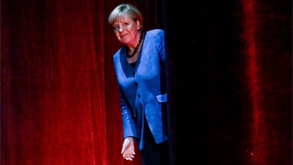 ʹյ¡Ѱѹ Angela Merkel ҧ "ǻȢͧѹ"  ʹҡѺ Alexander Osang  Berliner Ensemble 㹡اԹ  ѹ 7 Զع¹ .. 2565