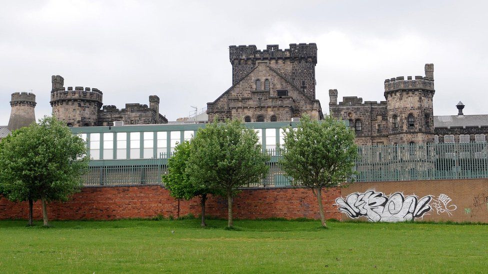 Amy-Leanne Stringfellow murder suspect dies in jail - BBC News