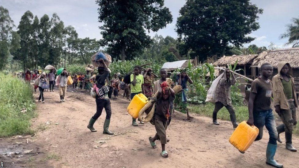 Residents of Bambo in Rutshuru territory, 60 kilometers north of Goma, the capital of North Kivu, eastern Democratic Republic of Congo, flee as the M23 attacked the town on October 26, 2023.