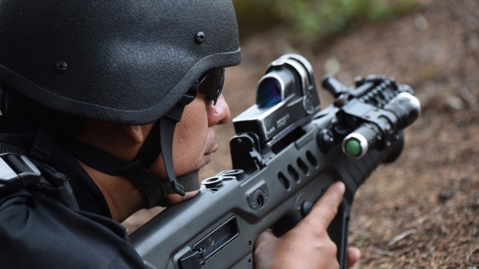 Brazil jail violence: Forty killed in Manaus prisons - BBC News