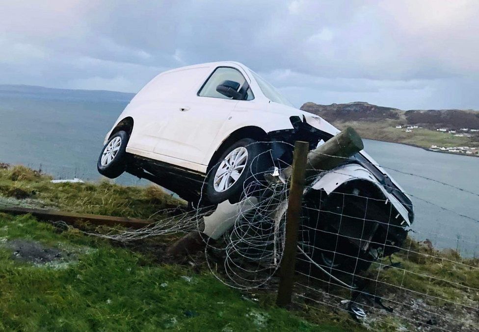 Car overturned in Skye