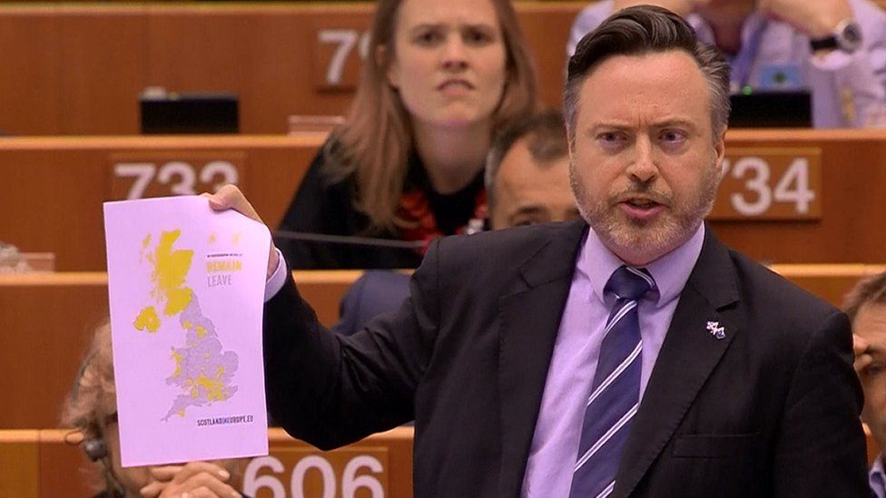 Alyn Smith speaks in the European parliament