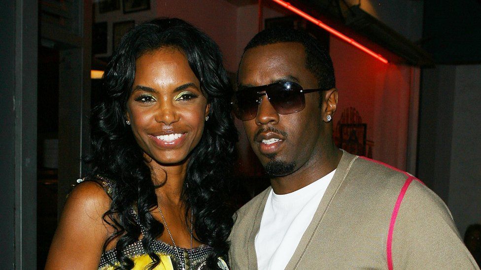 Kim Porter and Diddy in 2009
