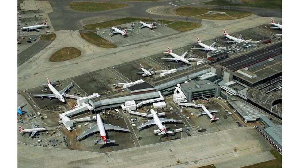 Aviones en un aeropuerto