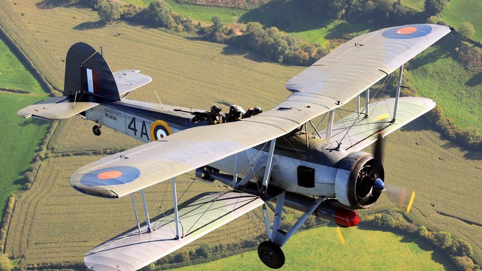 Pilot clocks up 100 hours on World War Two Swordfish BBC News