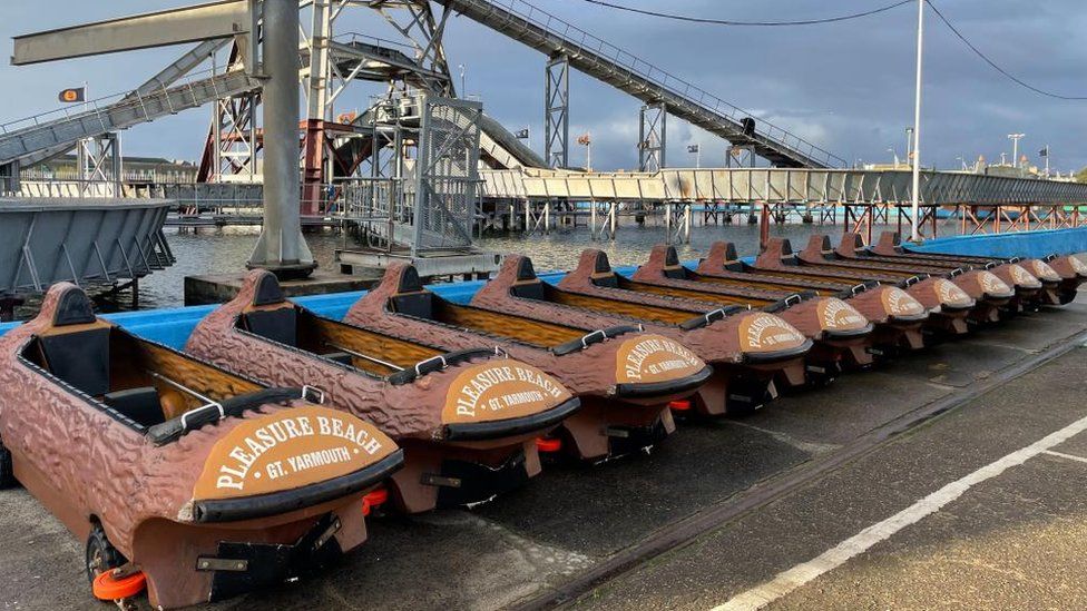 Log flume carriages