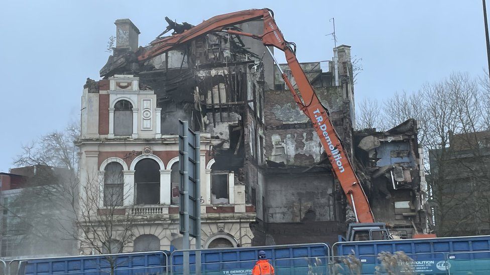 Grosvenor Hotel being demolished by a crane