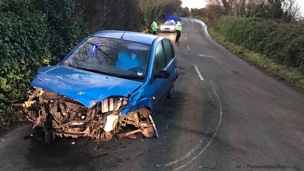 Isle of Man icy road crash prompts police warning to drivers - BBC News