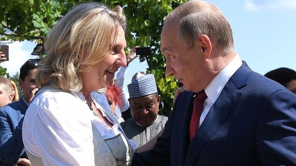 Putin dances with Kneissl at her wedding, August 2018