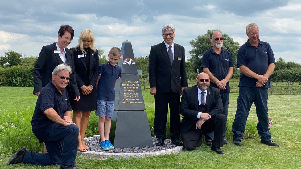 Somerset Covid memorial designed by 10-year-old is unveiled - BBC News