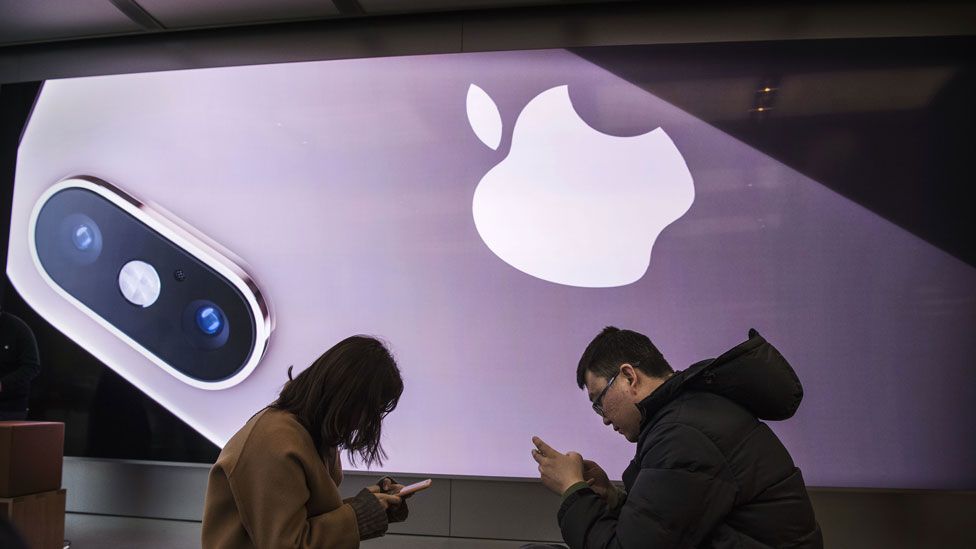 Apple's China stores reopen after a month - BBC News