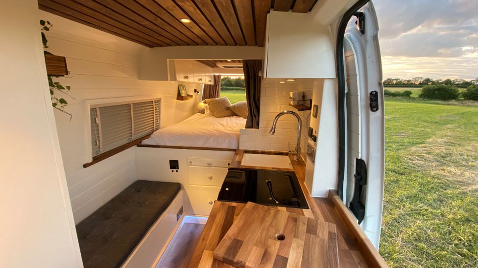 Camper-van conversion: 'We sold our possessions to go live in a van' - BBC