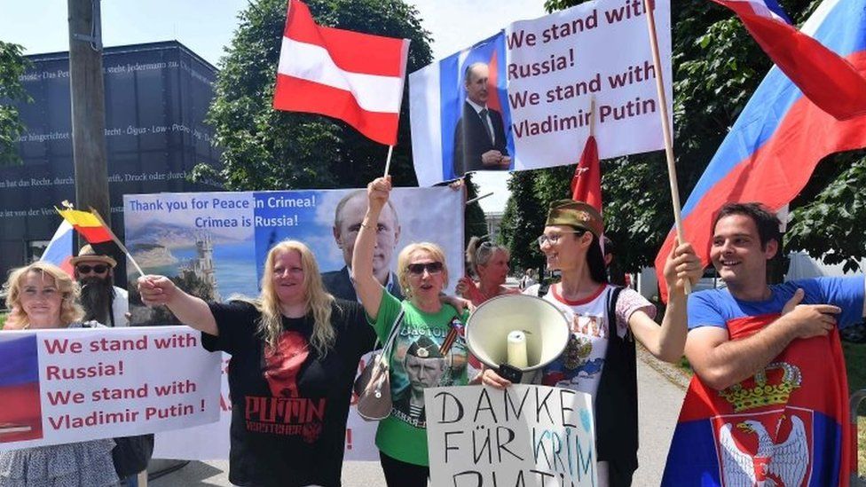 Putin supporters hold rally in Vienna, Austria. Photo: 5 June 2018