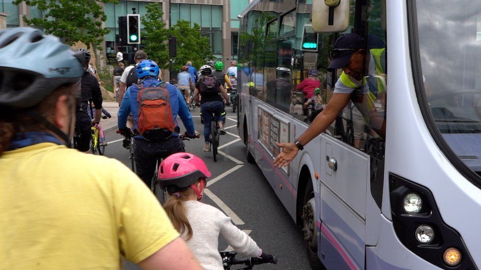 Sheffield: Hundreds take part in drum and bass mass bike ride - BBC News