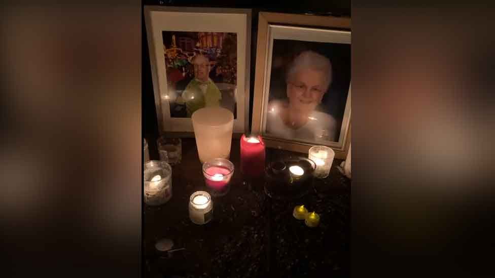 'Mr Christmas' lights switched off for last time in Croxley Green BBC