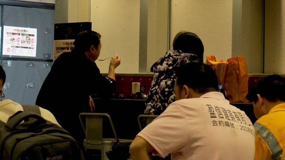 港铁大学站站舍内的美心MX快餐与美心西饼(6/1/2020)