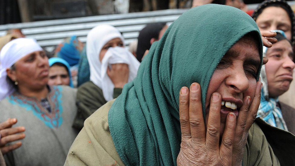 Kashmiri women mourn during the funeral of slain Indian army soldier Shabir Ahmed Malik at Dab Wakoora, northeast of Srinagar, in Indian-administered Kashmir on March 24, 2009.