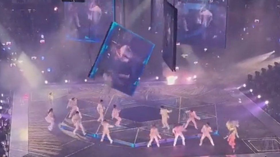 Mirror: Huge screen falls on dancers at Hong Kong boy band concert - BBC  News