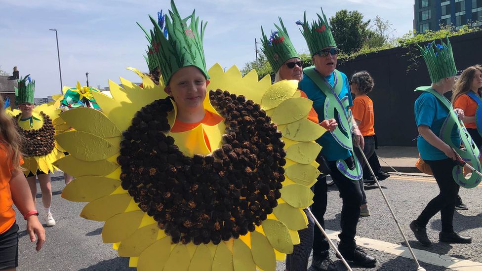 Luton Carnival: Thousands Line Streets To 'showcase' Culture - BBC News