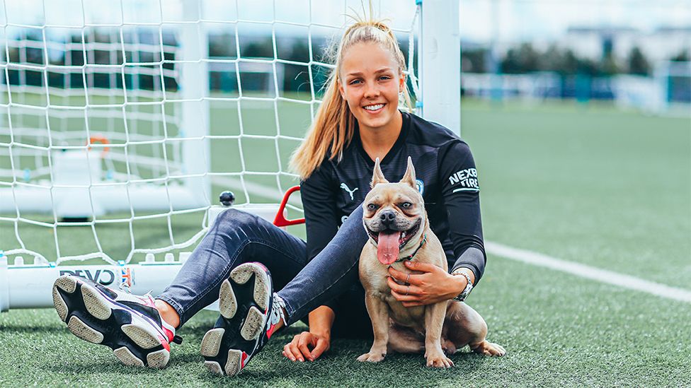 Ellie Roebuck and her Frenchie pup Johnny