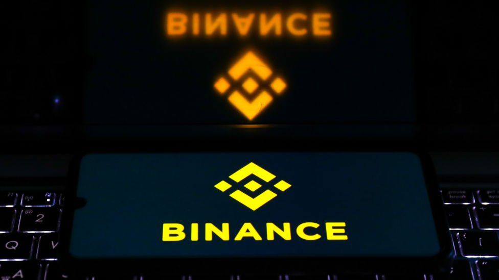 Логотип Binance