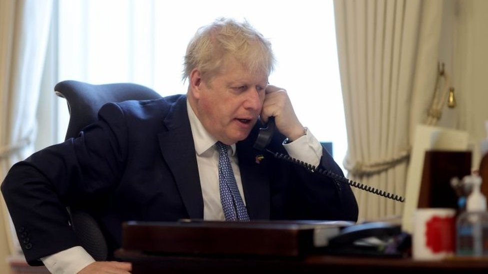Boris Johnson speaking to Volodymyr Zelensky on the phone