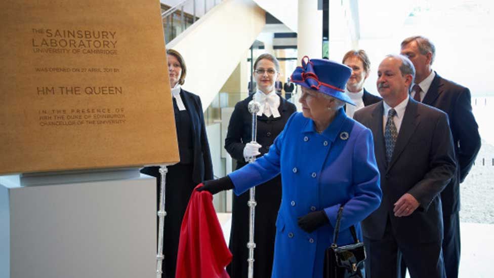 The Queen opening Sainsbury Lab, Cambridge University Botanic Garden