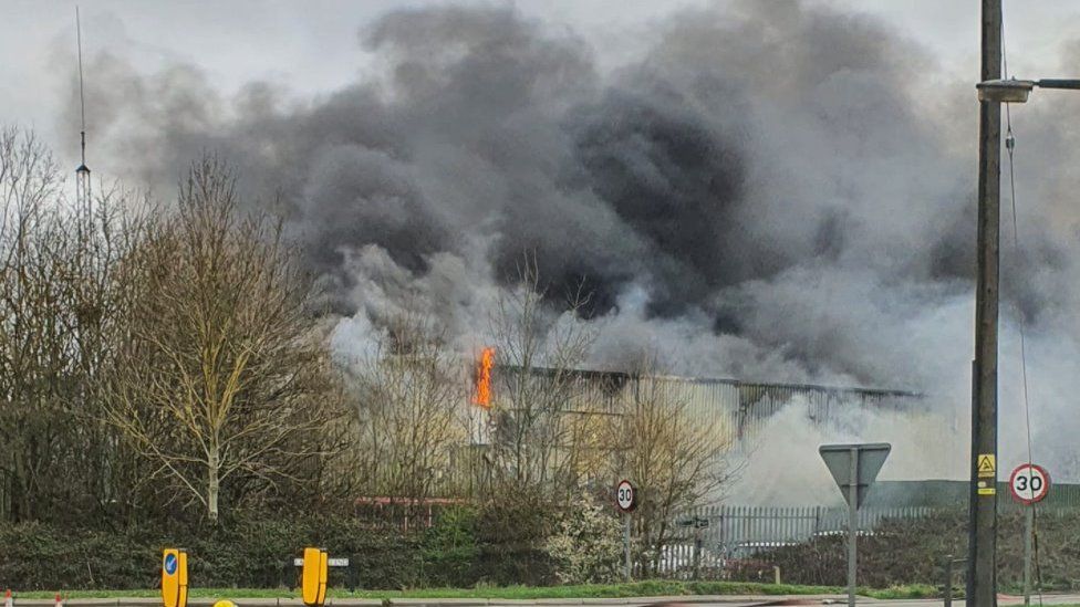 Wimblington industrial estate fire tackled by 50 crews - BBC News